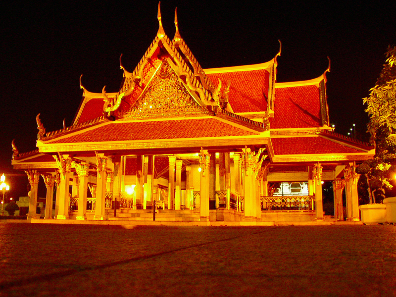 輝く寺院